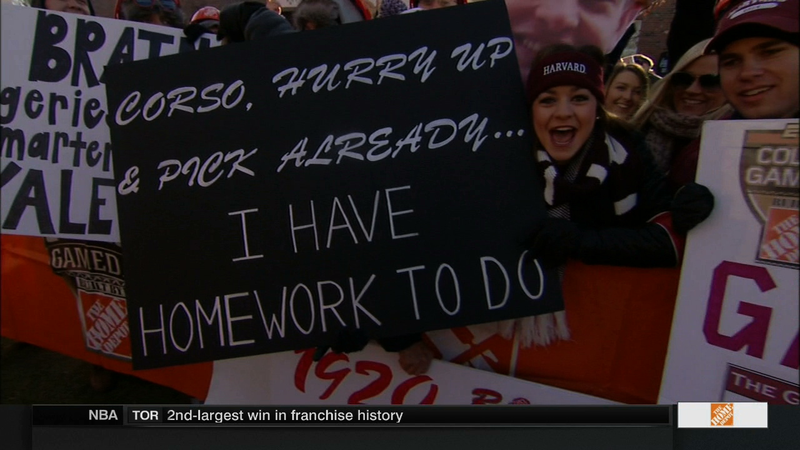 Illustration for article titled "Yale Cites Wikipedia": Your College GameDay Sign Roundup